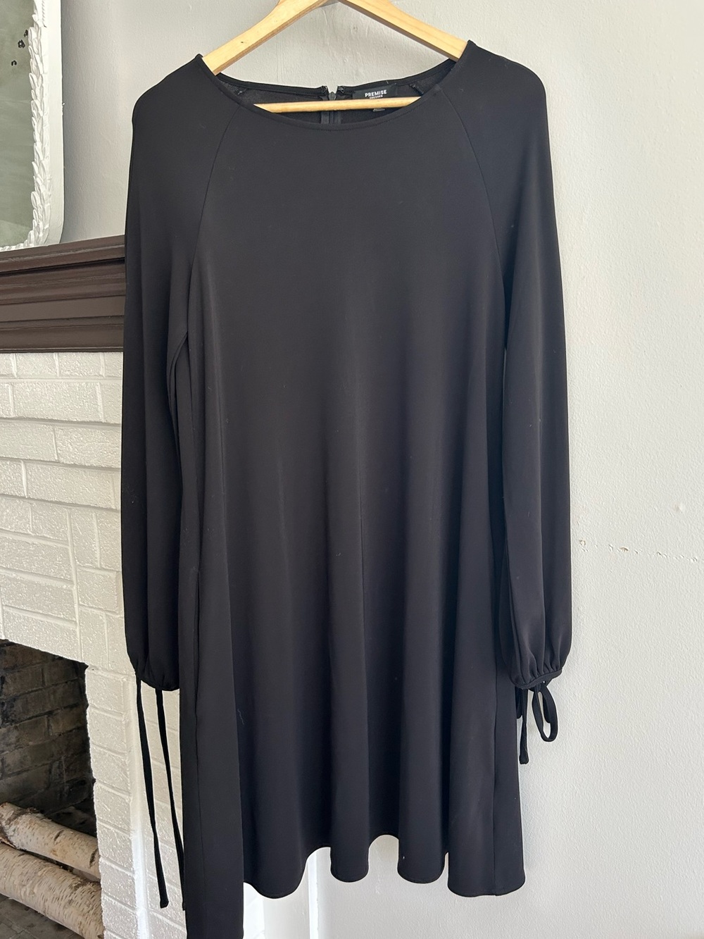 Premise Black Long-Sleeve Shift Dress - Classic Women's Dress Size S